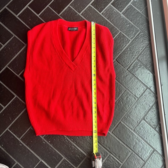 Vintage Red Knit Sweater Vest V-Neck Sleeveless Ribbed Top Medium - Picture 5 of 5